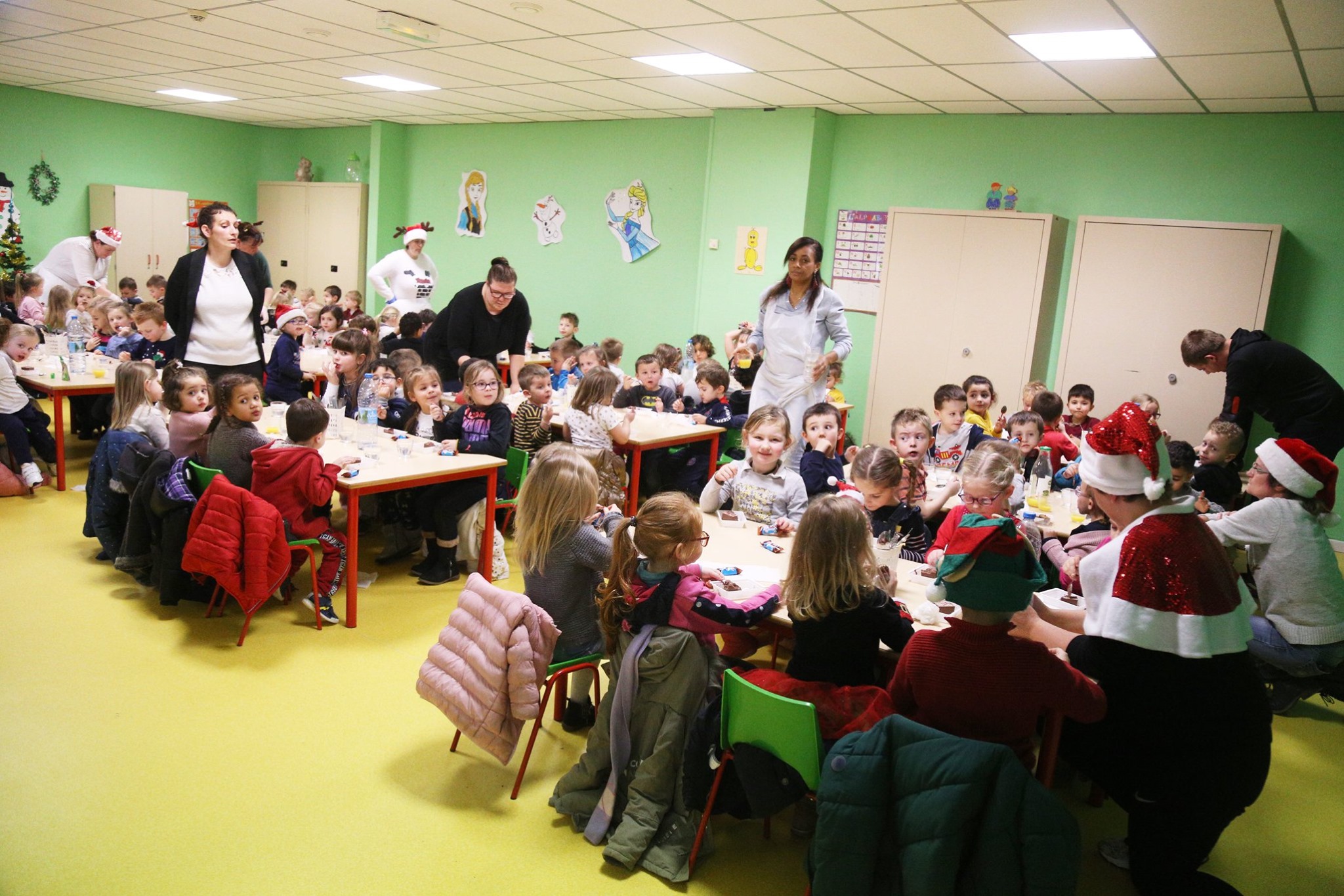 Pensez à réserver la cantine