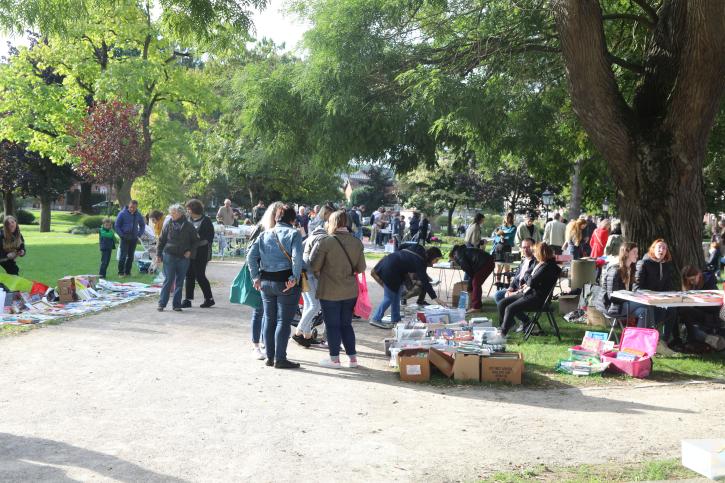 18.09.22 Braderie aux livres au jardin public